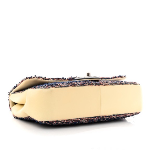Authentic CHANEL Tweed Flap bag. - Picture 3 of 12